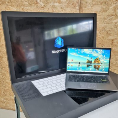 Blow up laptop met werkend scherm